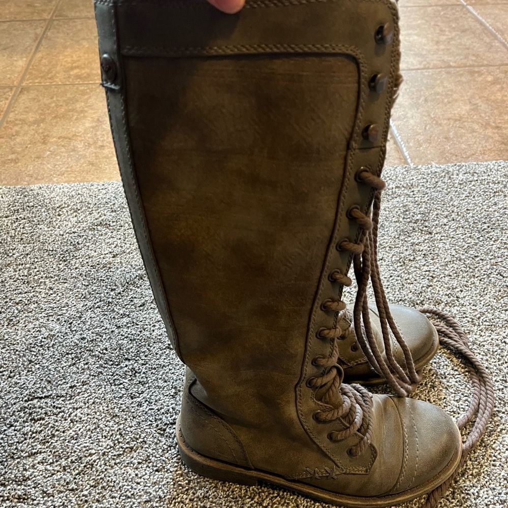 Womens Roxy Boots - Picture 3 of 3
